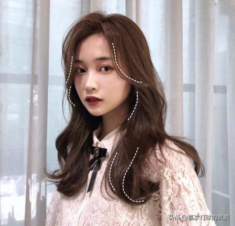 纯欲系女神脸型适合什么发型,既温柔又显气质的发型