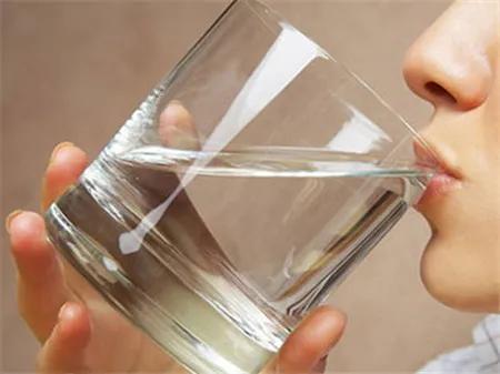 t区出油是什么肤质两颊起皮,冬天鼻子两颊起皮是什么肤质