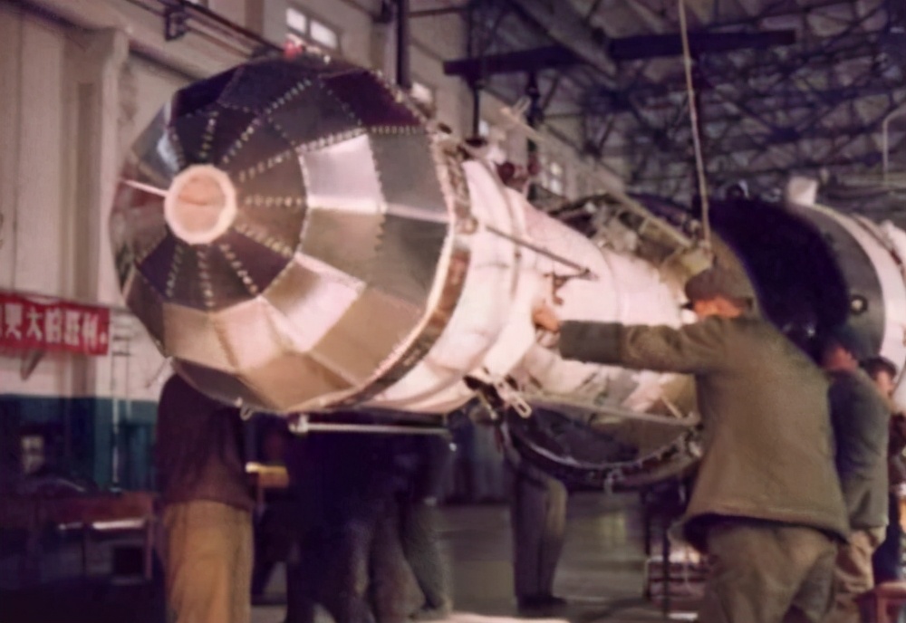 东方红一号和宇宙速度的关系,东方红一号绕地球一圈用多少时间