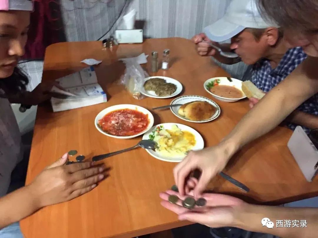 她让俄罗斯人搭车,还管饭,发现车上电脑不见,上海开车进俄罗斯