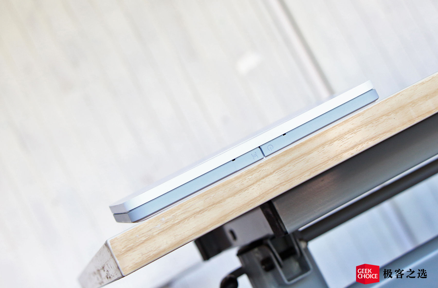 华为移动路由器：插卡就能提供Wi-Fi，出差再也不愁没网了