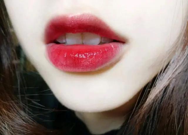 mac口红推荐rubywoo滋润款,mac316和rubywoo试色对比