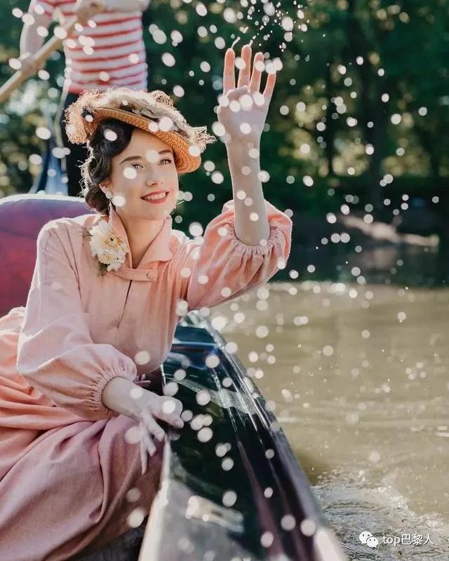 E*杯罩**,小蛮腰,复古装,这个法国小姑娘引发了一阵舔屏狂潮!