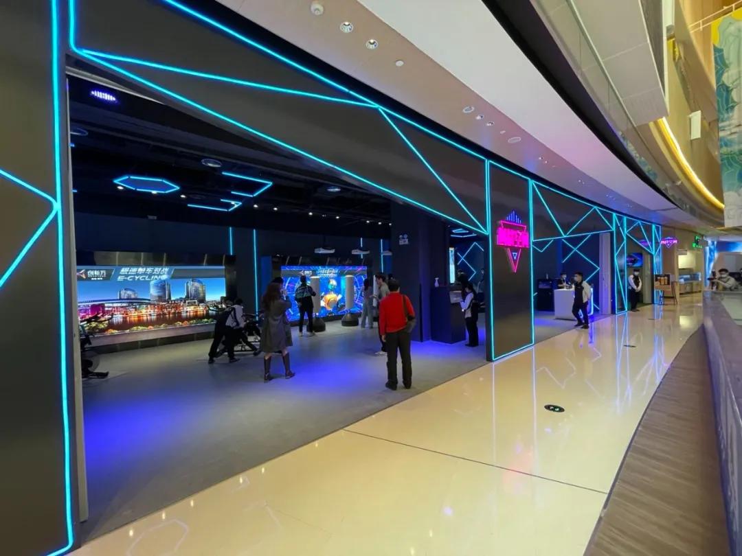 日夜不同科技感，春节潮玩创新方