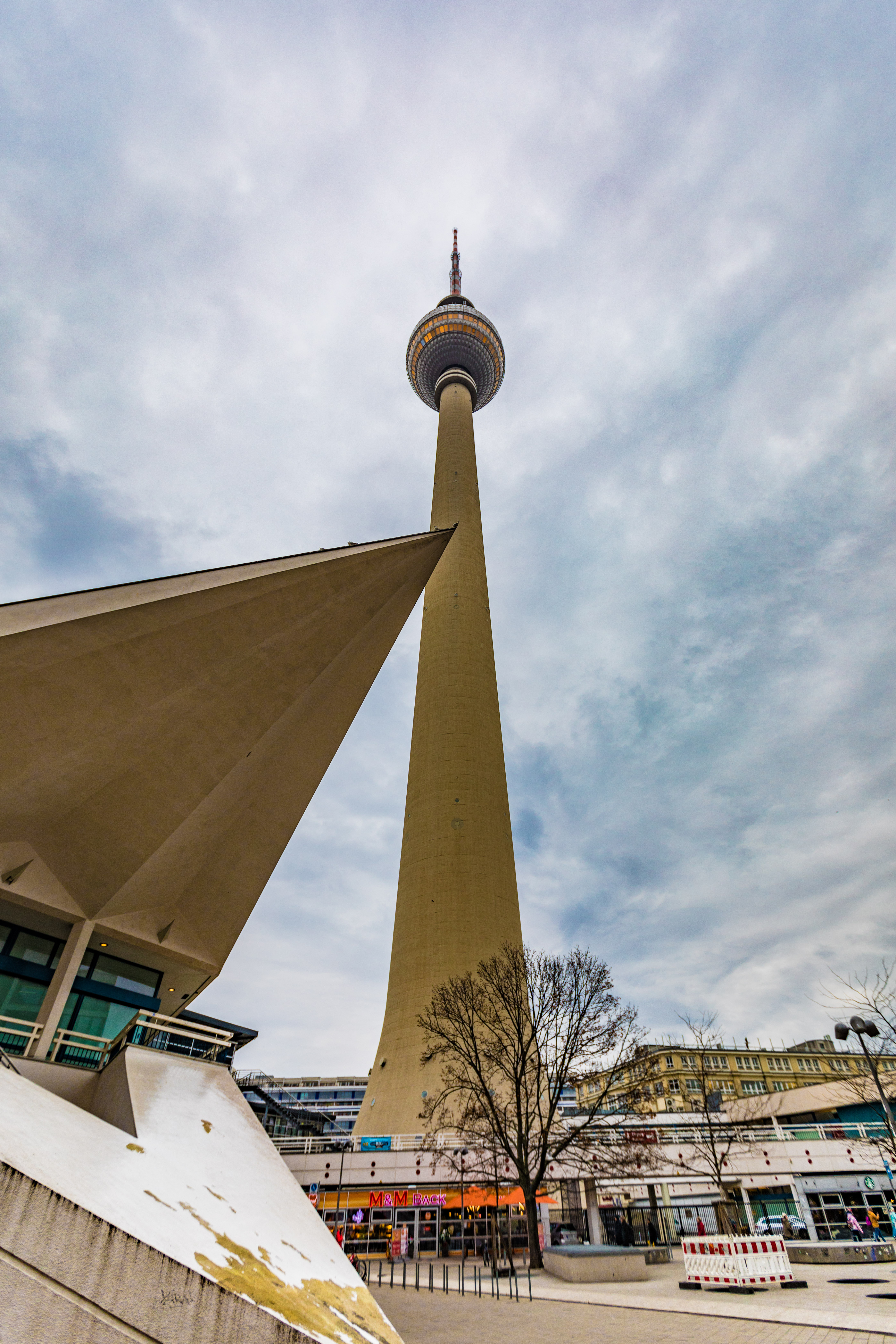 东方明珠和柏林电视塔的区别,柏林有哪些地标性建筑