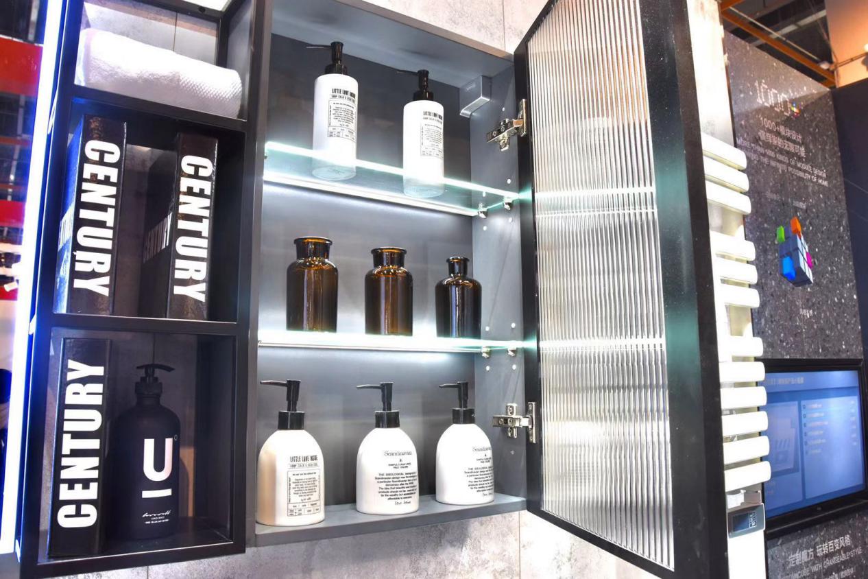 高端扇形淋浴房定制,有设计感的高端轻奢淋浴房