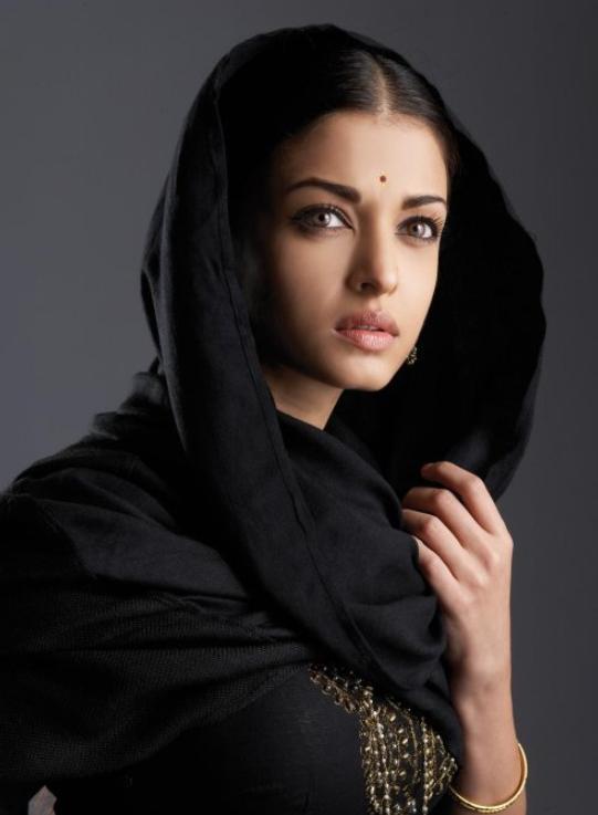 印度的无情：昔日印度“国花”艾西瓦娅，生完孩子胖成大妈被惨骂