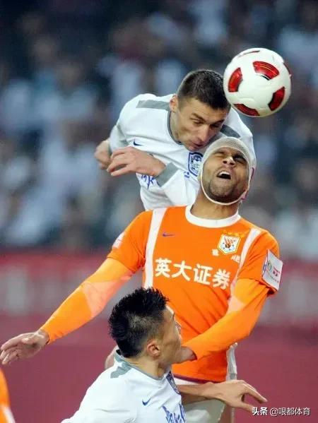 足球之夜天津泰达足协杯冠军,泰达颁奖典礼