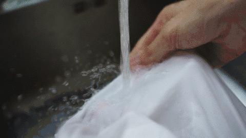 进口大牌洗衣液，天然酵素配方，顽固污渍轻松洗净，连香水都省了