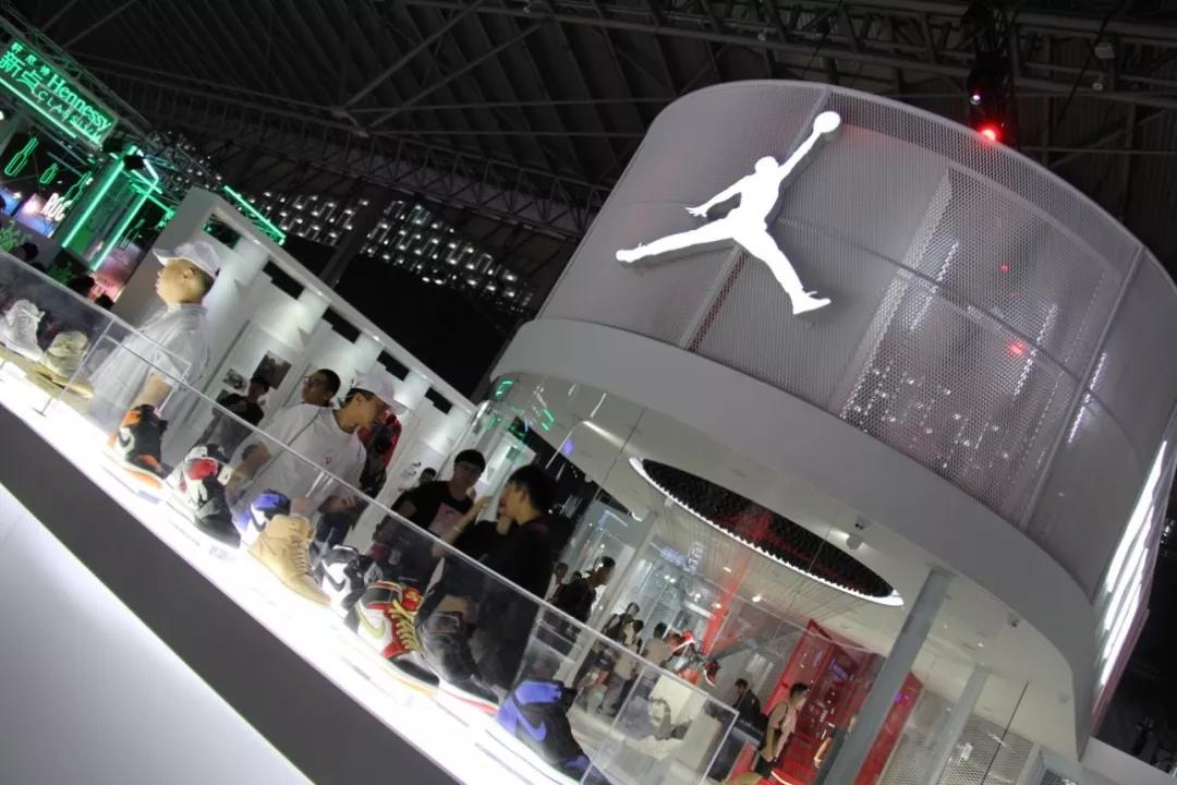 买鞋子应该大一码还是刚刚好,买鞋子尺码怎么选