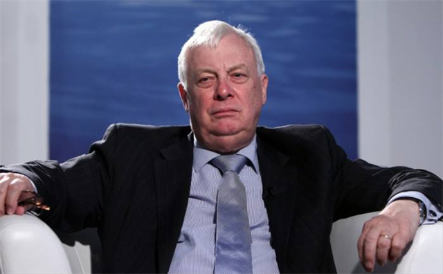 1997年香港回归场景如何？彭定康垂头丧气，一家人离港前痛哭流涕