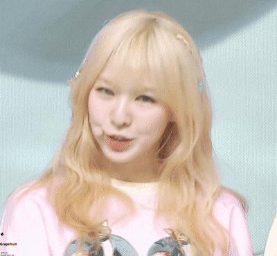 女团爱豆同款披头发,盘点最适合粉发的韩国女爱豆