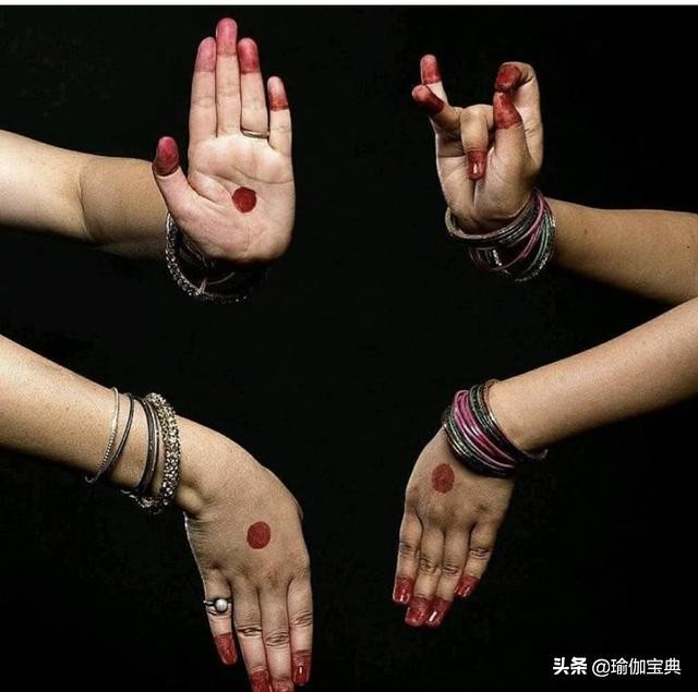 缓解疫情的瑜伽动作,疫情期间的瑜伽体式