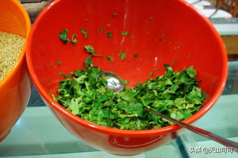 老北京火锅蘸料怎么调才好吃,海底捞火锅蘸料怎么调才好吃