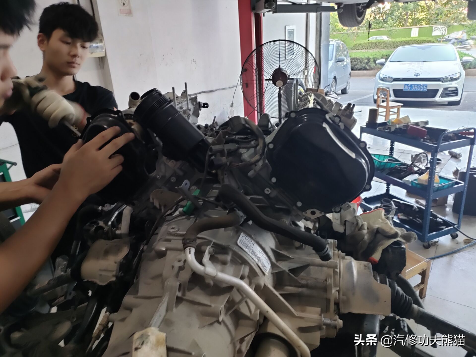 奥迪a8烧机油吗48v轻混,奥迪a8烧机油一千公里烧0.5正常吗