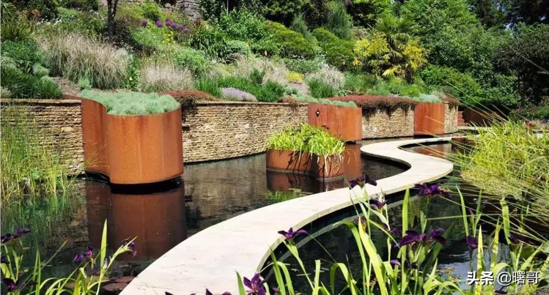 世界上的路本来很平凡，自从遇上设计师，此路非彼路