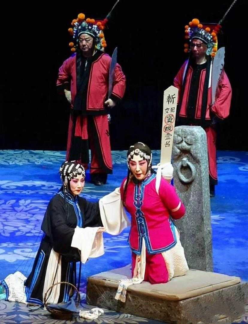 窦娥冤蔡婆婆是个怎样的人,窦娥为什么被卖给蔡婆婆