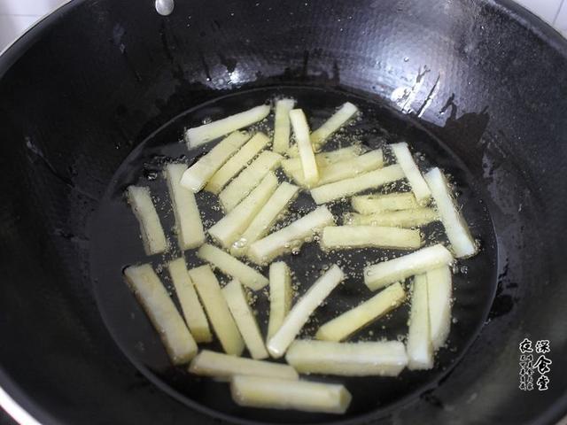 教你在家做薯条成本不到3块钱,自制低温酥脆薯条