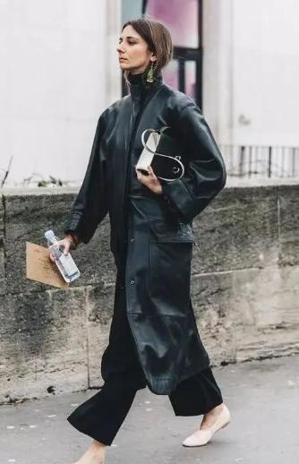 今年新流行奶奶鞋洋气百搭显高挑,今年流行的奶奶鞋怎么搭配才好