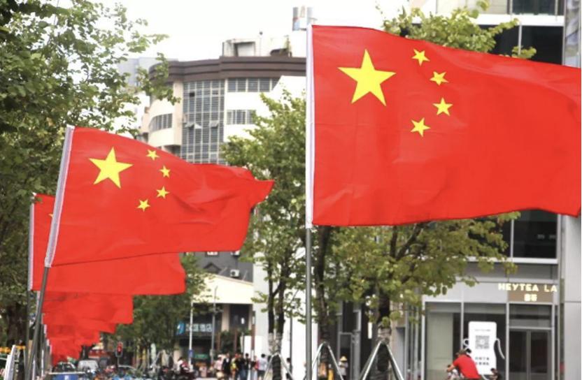 五星红旗仅得15票，3号作品得185票，为何最终选了“五星红旗”？