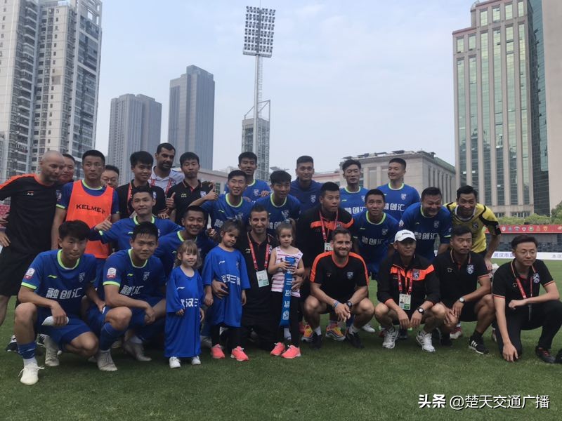 升班马武汉三镇首夺中超冠军,武汉卓尔2:2绝平梅县铁汉