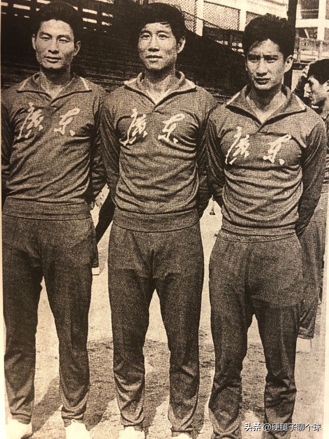 他曾是广东队的队长，也是国家队的福将，铁腰何佳