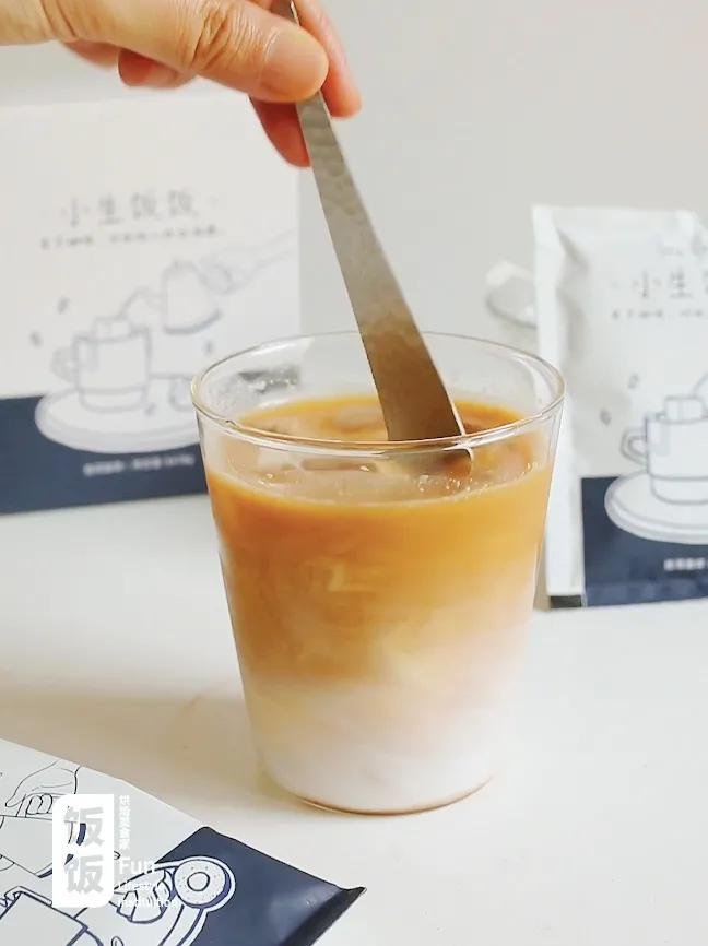 「生椰拿铁」火爆全网的夏日生椰拿铁，在家就能轻松复刻