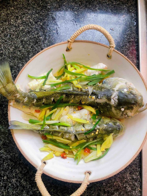 蒸鱼豉油蒸鲈鱼的做法,豉汁蒸鲈鱼的正确做法