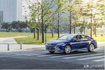 颜值爆表，用料厚道，凯美瑞告诉你什么叫中型车典范