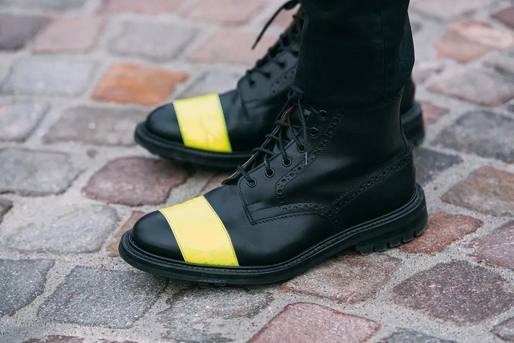 哪款黑色皮靴最好穿,复古白色系皮靴怎么搭配