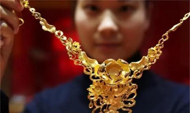 事发濮阳某金店，以旧换新“一口价”其中有“猫腻”？