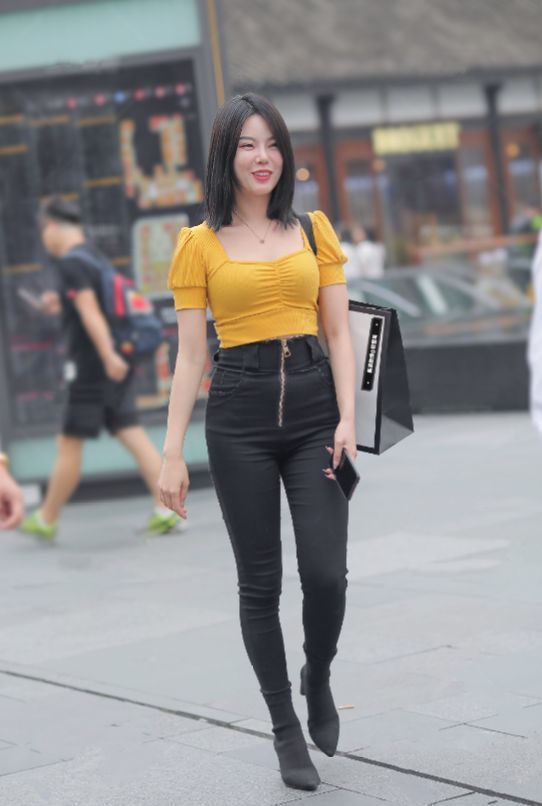 刚加女生微信她不回信息,刚加女生微信三天不聊天