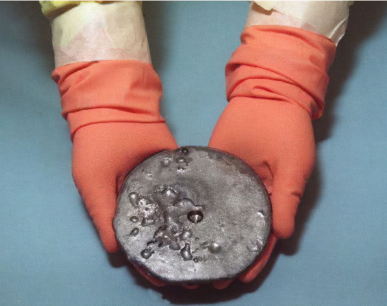 1954年，犹太人把浓缩铀卖给中国，周总理下令：验明真伪