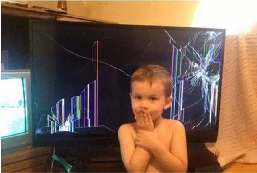 亲戚家熊孩子来我家砸游戏机,过年亲戚家来的熊孩子视频