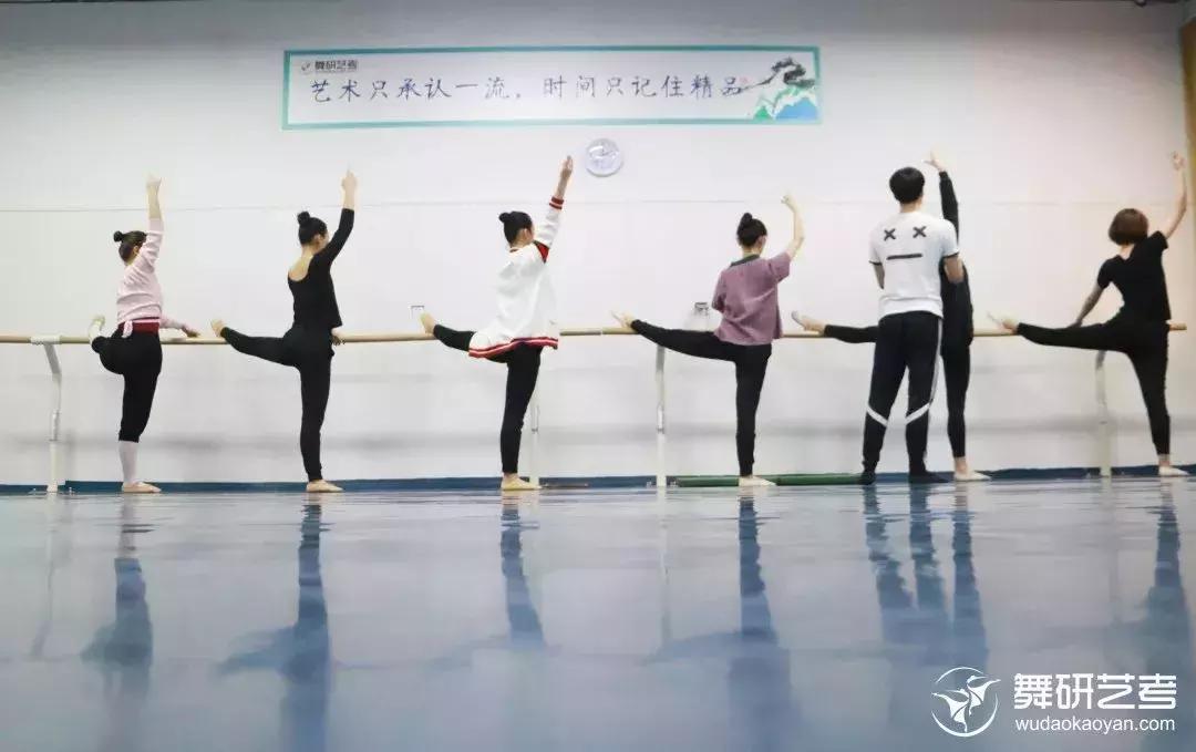 舞蹈的基本功的训练示范图片,舞蹈基本功训练地面提沉组合