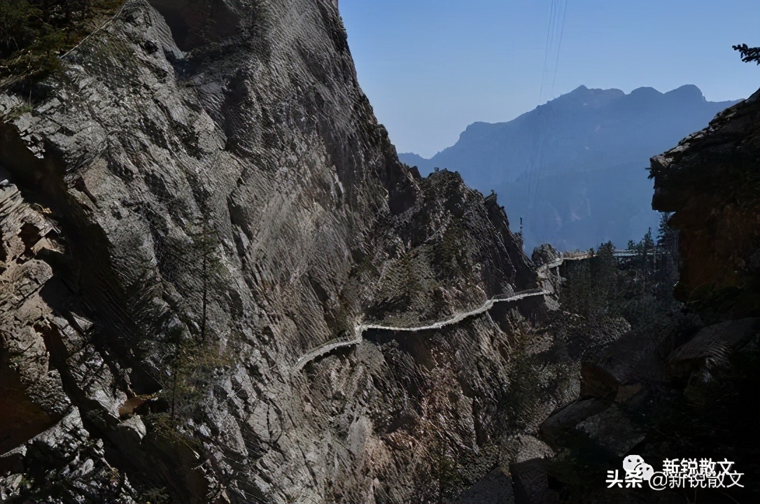 一座与山完美融合的寺庙是有多美,一座充满着宁静和祥和的寺庙