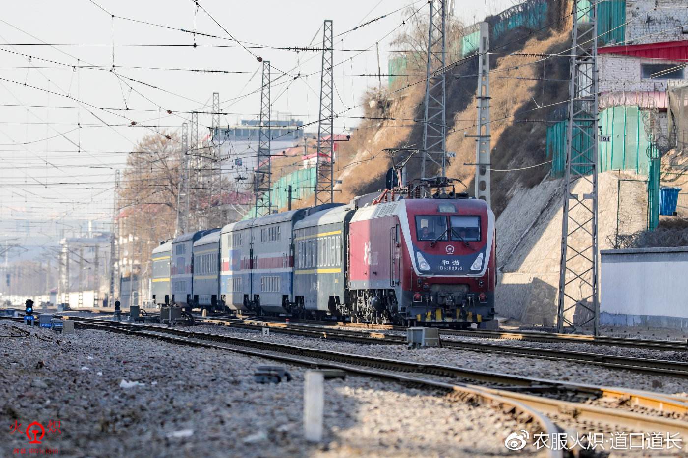 奇葩动车组黑色,绿色动车组