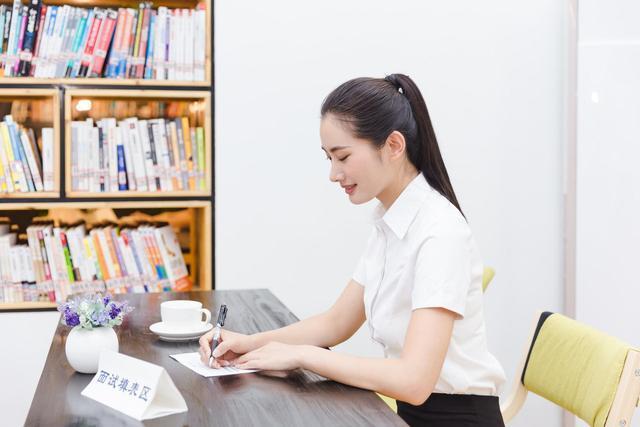 文科类就业前景最好的专业有哪些,文科就业前景好的专业大专学校