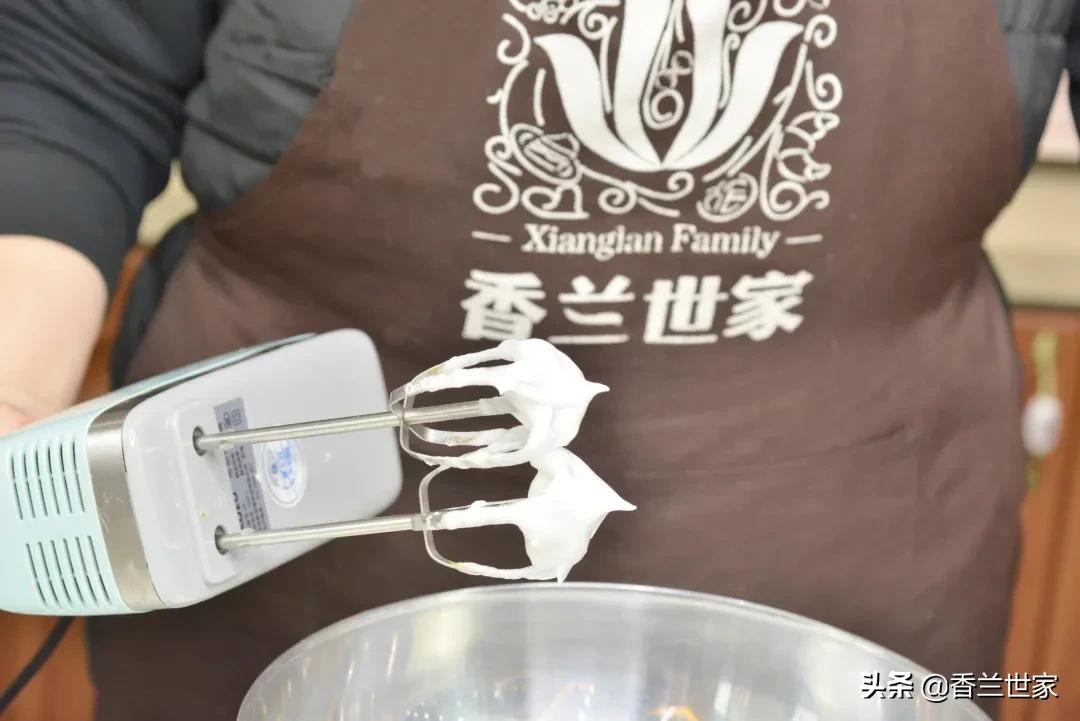 「香兰教程」熬糖版牛轧糖，这样做的牛轧糖好像草莓味的云朵