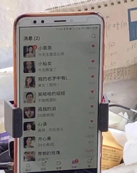 “喜欢绫波丽的男人脆弱还有恋母情结？”哈哈哈哈哈什么沙雕剧啊