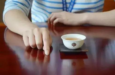 功夫茶敲桌子三下啥意思,功夫茶敲三下桌面