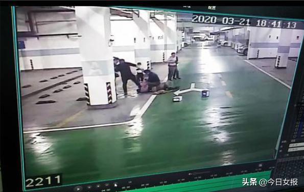 粤牌“宝马”硬闯长沙小区，业主提醒反遭“断指”！疫情期，这些冲动后果有多严重？