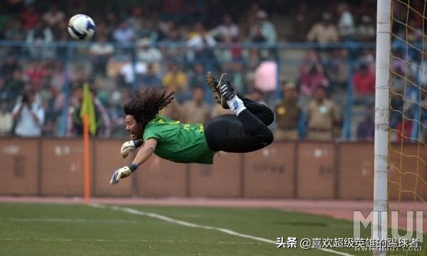 足球场上各个位置职责是什么,足球场上的3号位是什么意思