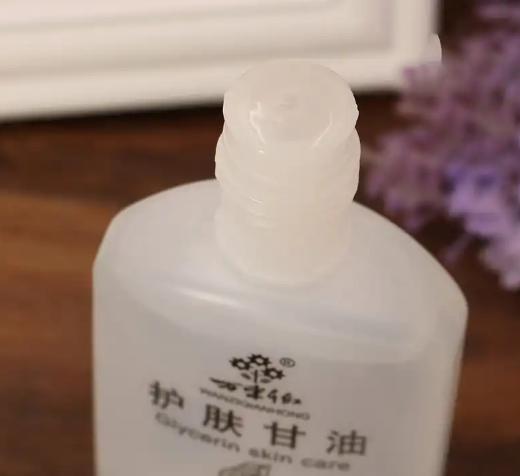 身体干燥起皮用哪种凡士林身体乳,冬天皮肤干可以涂甘油加面霜吗