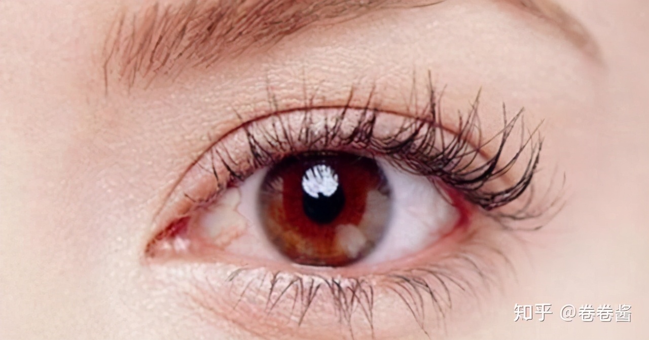 眼睛小如何化妆来弥补这一缺陷,眉眼间距太小怎么化妆显眼睛大