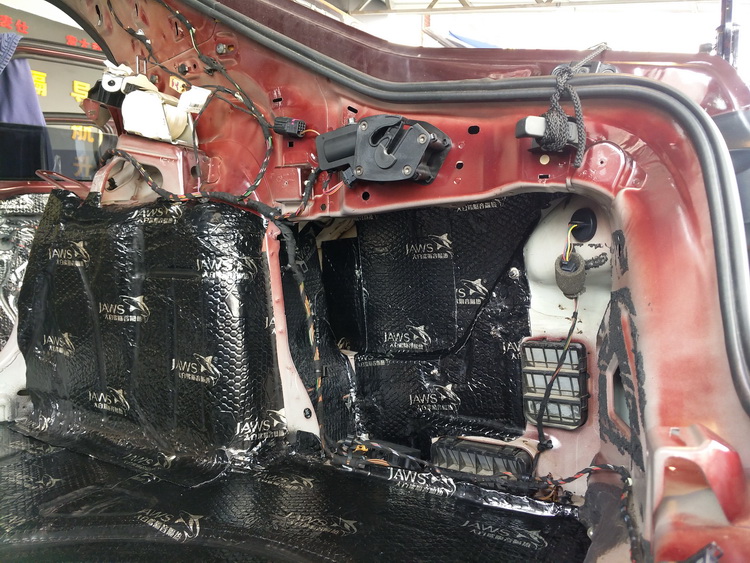 尽除异味厦门靓车港斯柯达昊锐汽车隔音改装大白鲨