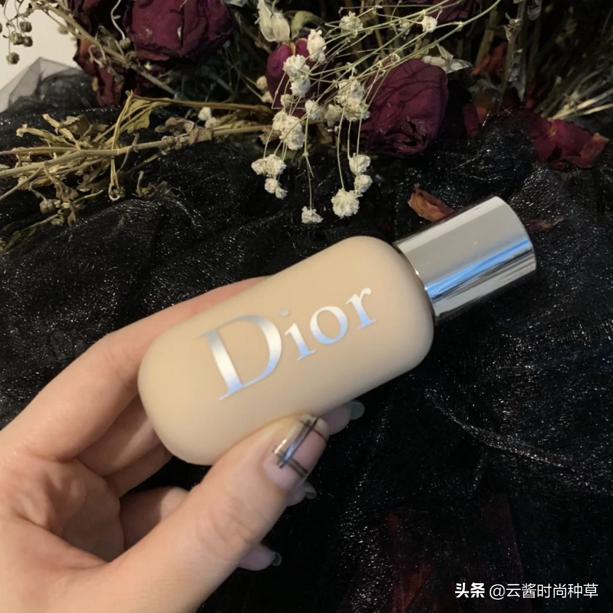 杨颖化妆用什么粉底,杨颖推荐彩妆