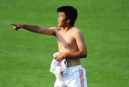 王霜和男足肌肉对比,王霜晒女足秀肌肉照