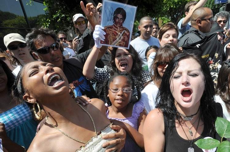 很像迈克尔杰克逊的小男孩,永远的孩童迈克尔杰克逊