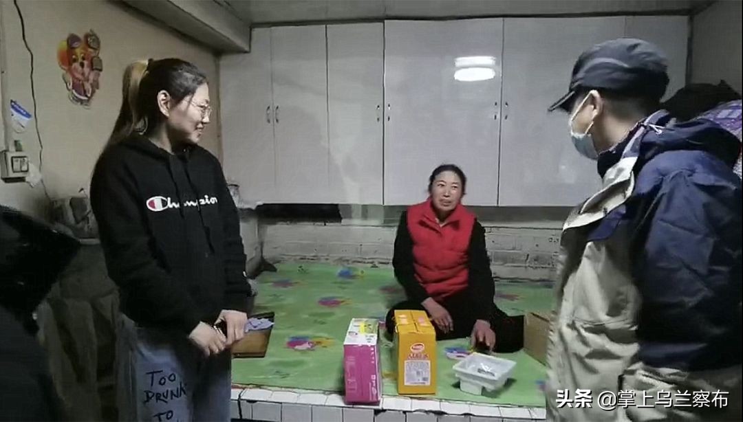 内蒙古通信行业突击小分队雪原急驰10小时帮助学生解决信号问题